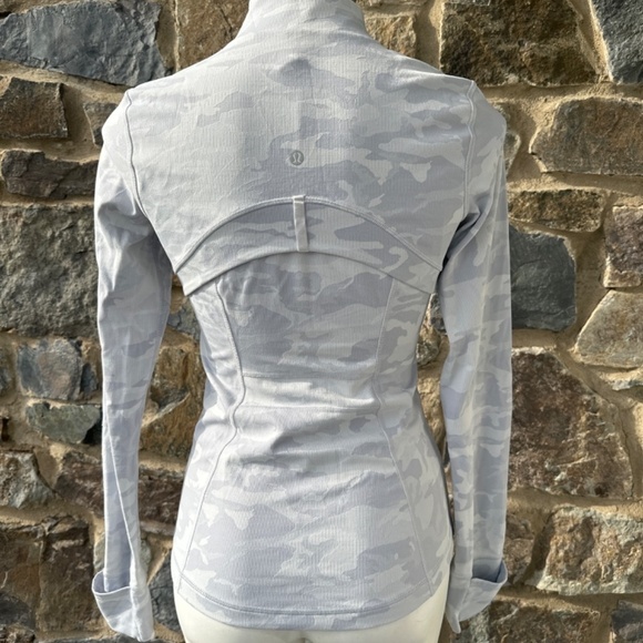 Lululemon Define Jacket Luxtreme DESIGNED FOR ON THE MOVE Size 6 - Picture 7 of 10